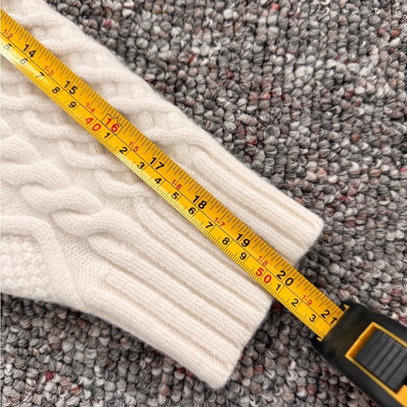 Aritzia Sunday Best Wool blend Ivory Cable Thick Knit V neck Cardigan M - Picture 8 of 12